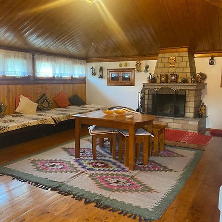 Raisa Guesthouse 12 Berat Zewnętrze zdjęcie