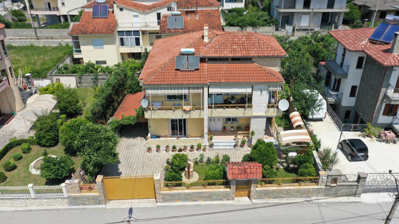 Raisa Guesthouse 12 Berat Zewnętrze zdjęcie