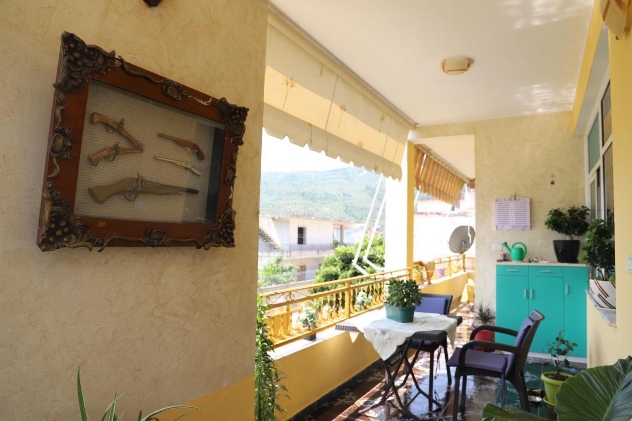 Raisa Guesthouse 12 Berat Zewnętrze zdjęcie