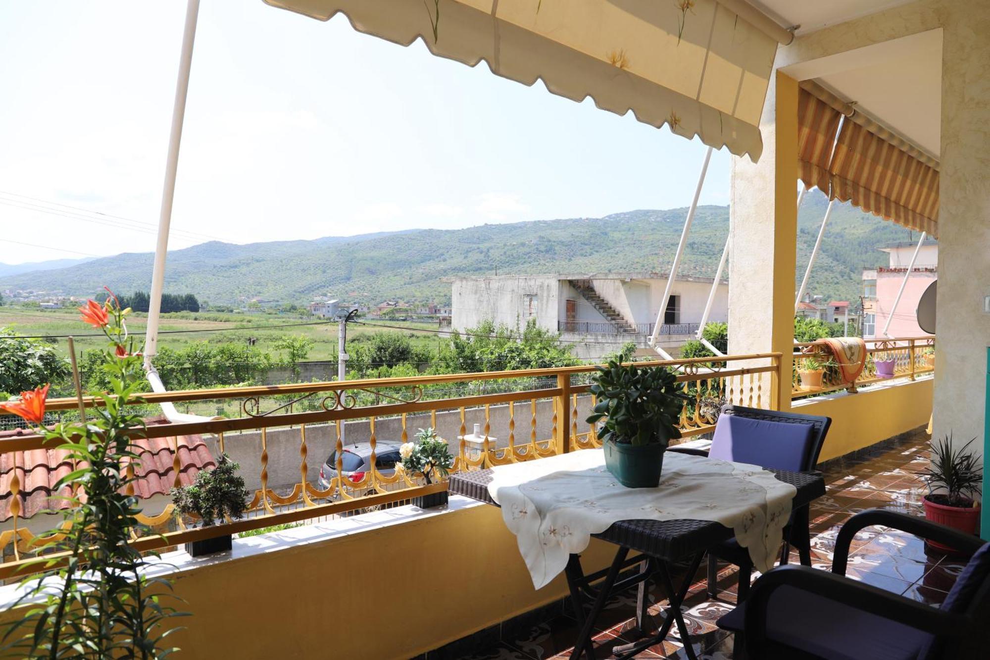 Raisa Guesthouse 12 Berat Zewnętrze zdjęcie